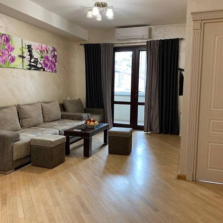 Comfortable Apartment In Center Erevan Esterno foto