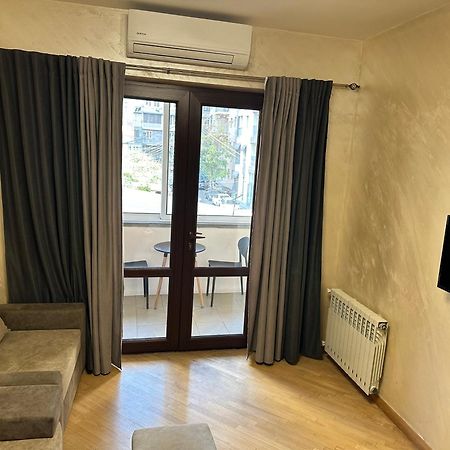 Comfortable Apartment In Center Erevan Esterno foto
