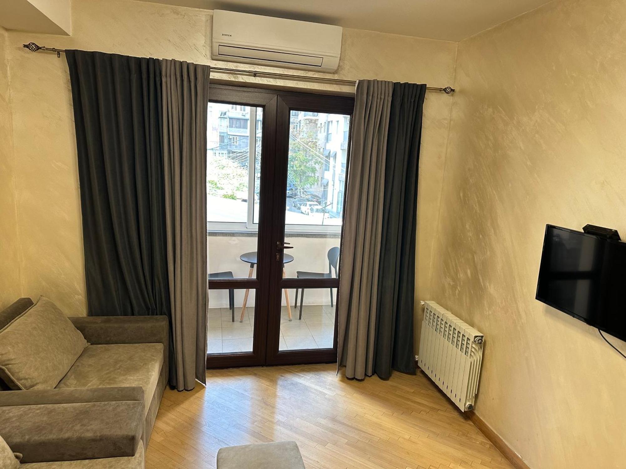 Comfortable Apartment In Center Erevan Esterno foto