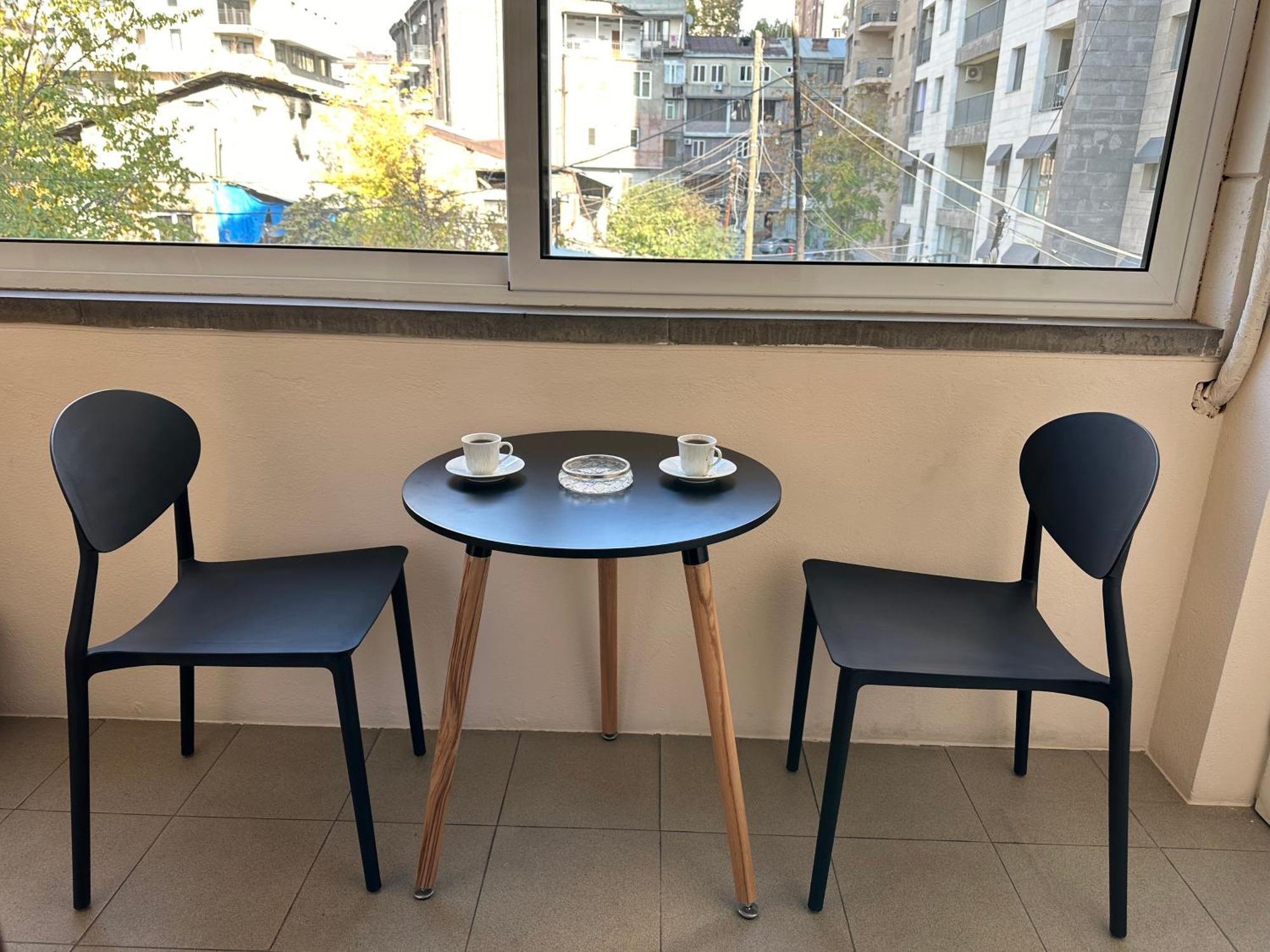Comfortable Apartment In Center Erevan Esterno foto