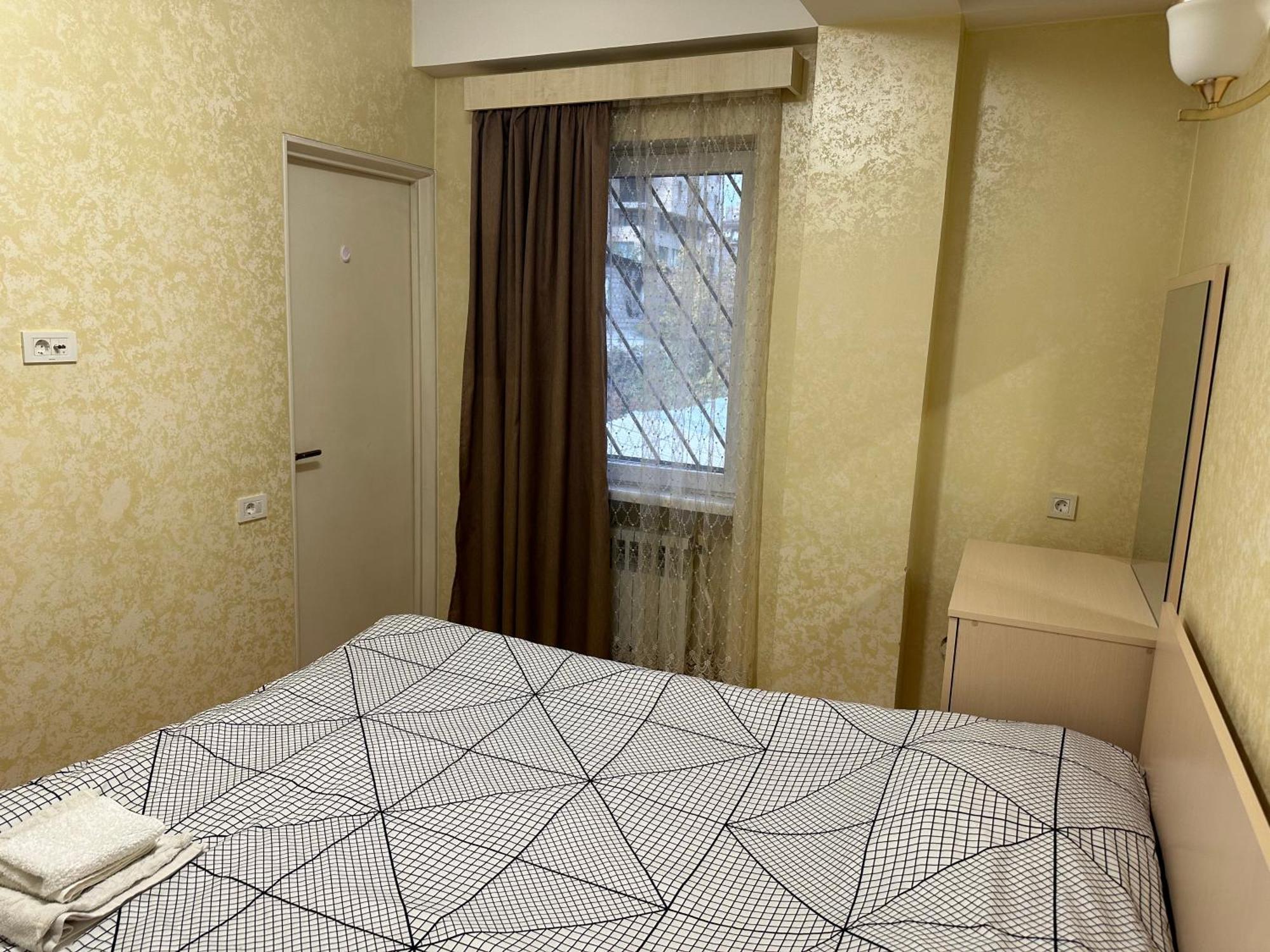 Comfortable Apartment In Center Erevan Esterno foto