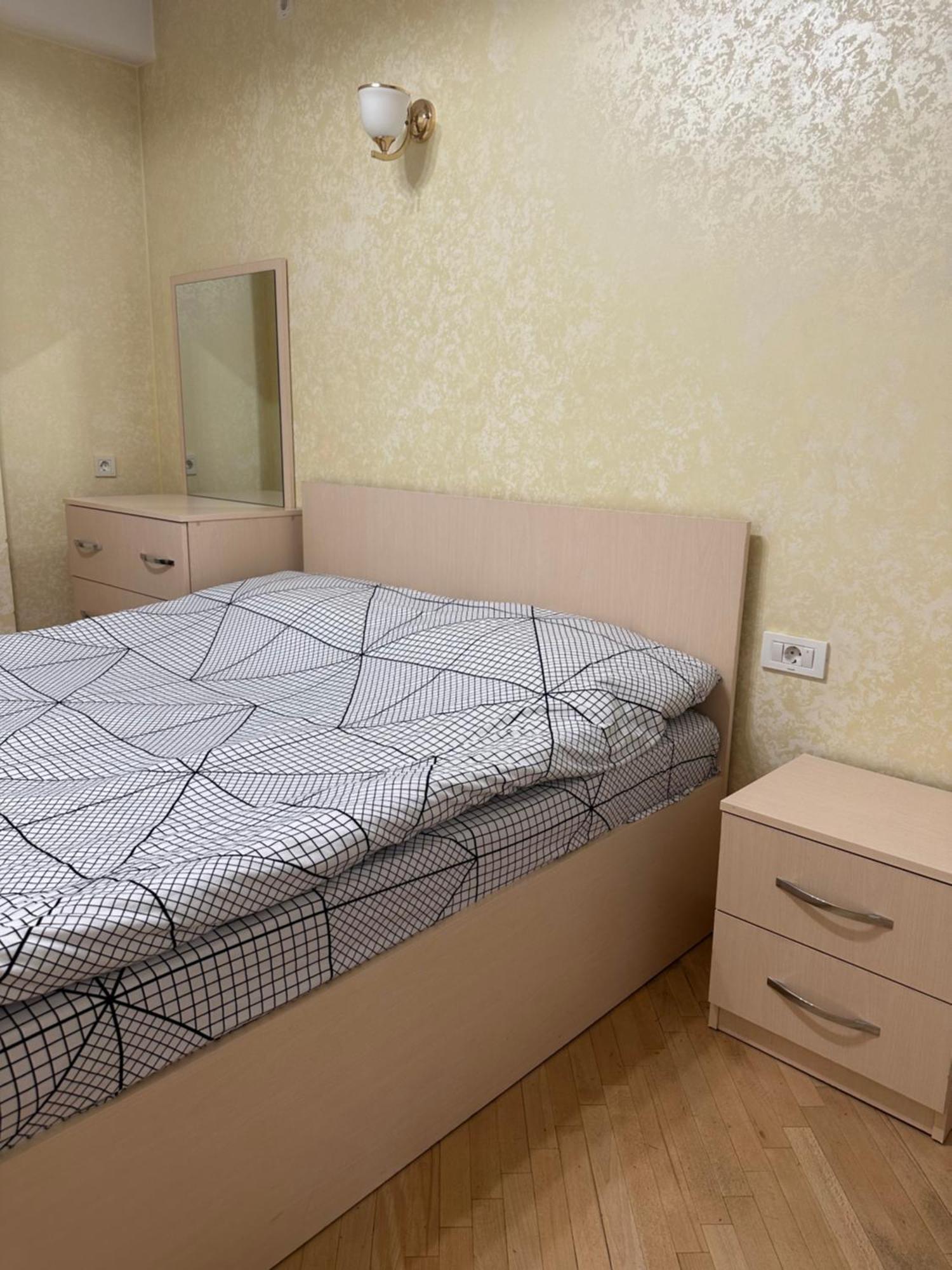 Comfortable Apartment In Center Erevan Esterno foto