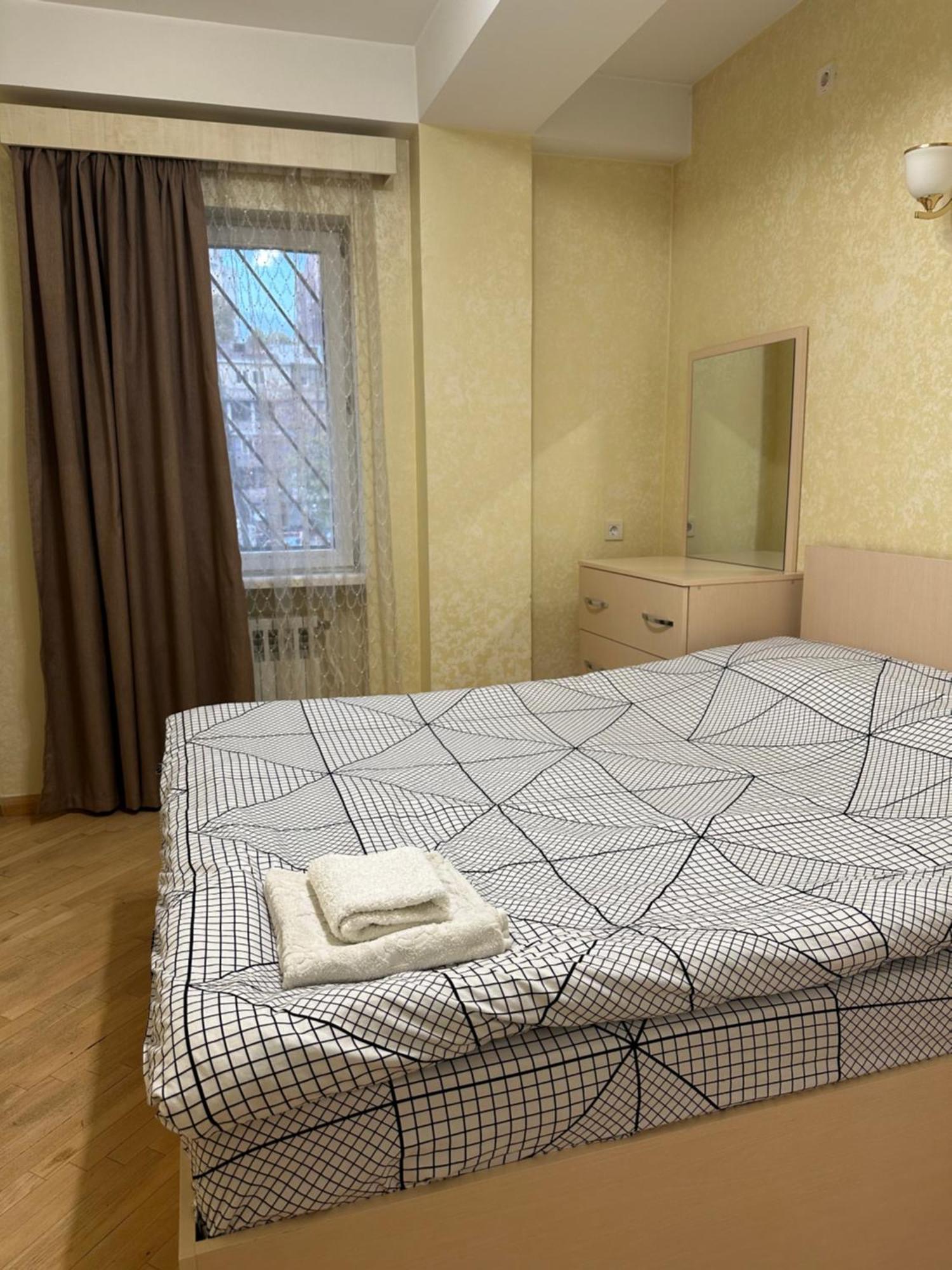 Comfortable Apartment In Center Erevan Esterno foto