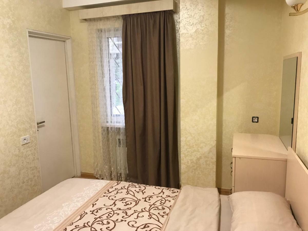 Comfortable Apartment In Center Erevan Esterno foto
