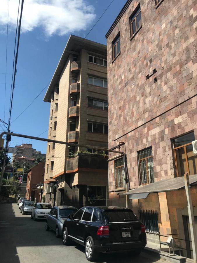 Comfortable Apartment In Center Erevan Esterno foto